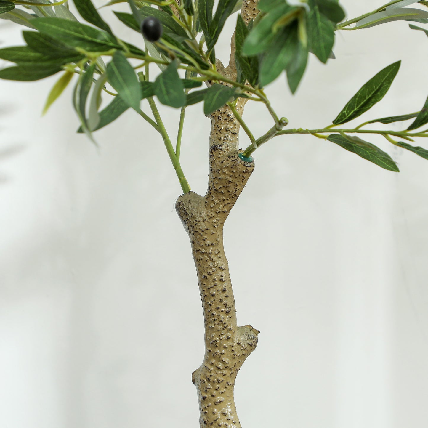 HOMCOM 4ft/ 120cm Decorative Artificial Plant, Silk Olive Tree with 450 Leaves and 20 Olive Fruits in Pot, Fake Plant for Home, Office, Living Room, Indoor Decor