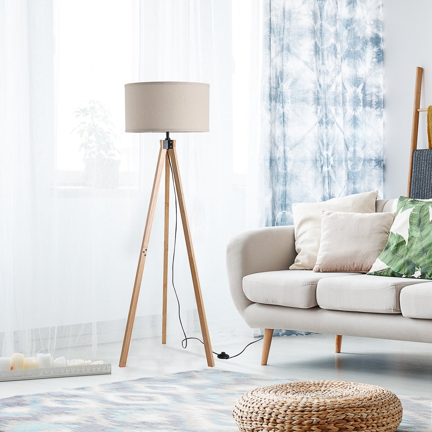 HOMCOM Floor Lamp with Elegant Wood Tripod, Free Standing E27 Bulb Lamp Versatile Use For Home Office - Beige
