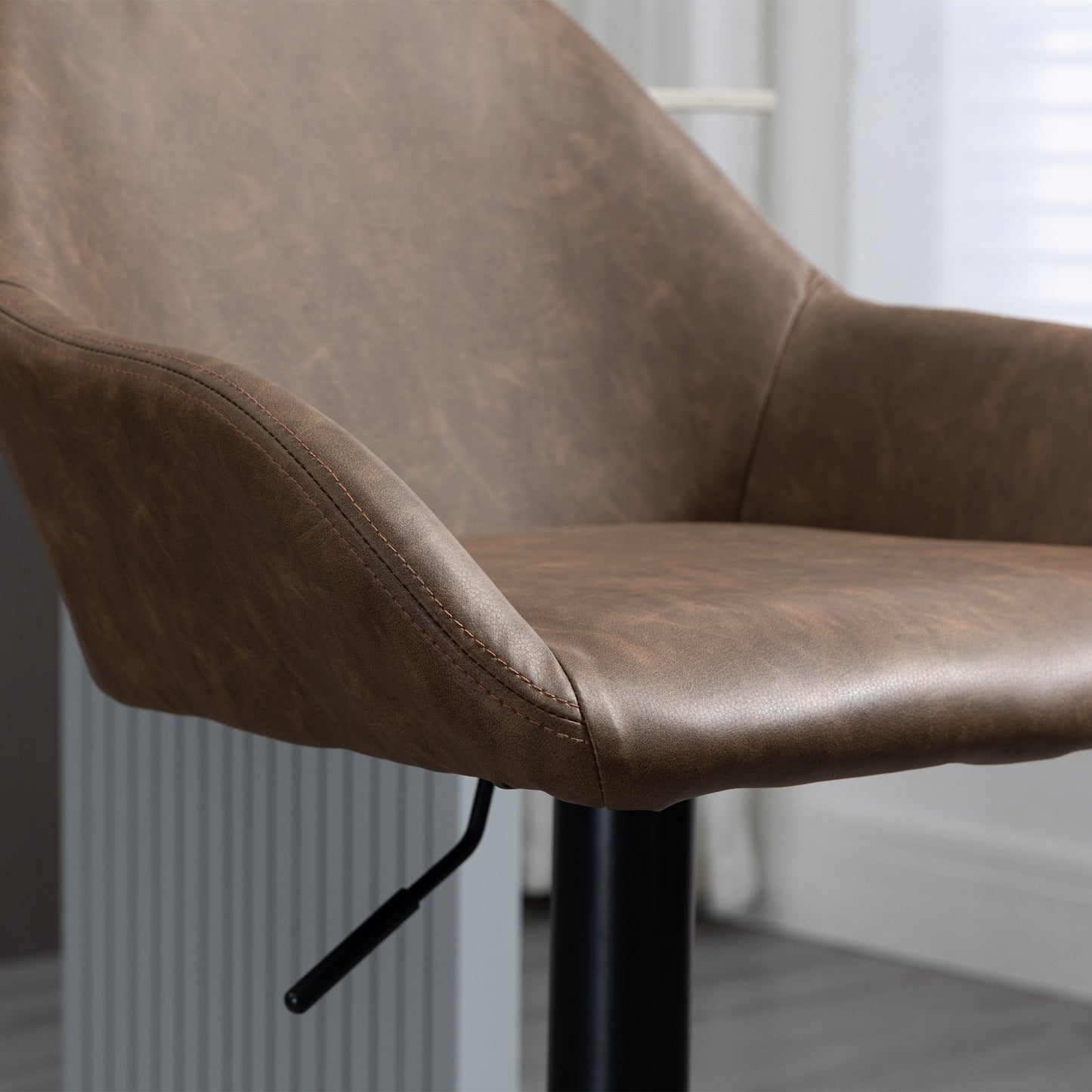 HOMCOM Bar Stools Set of 2, Height Adjustable Swivel Barstools, PU Leather Kitchen Stools with Backs, Armrests and Footrest for Home, Counter and Dining Room, Dark Brown
