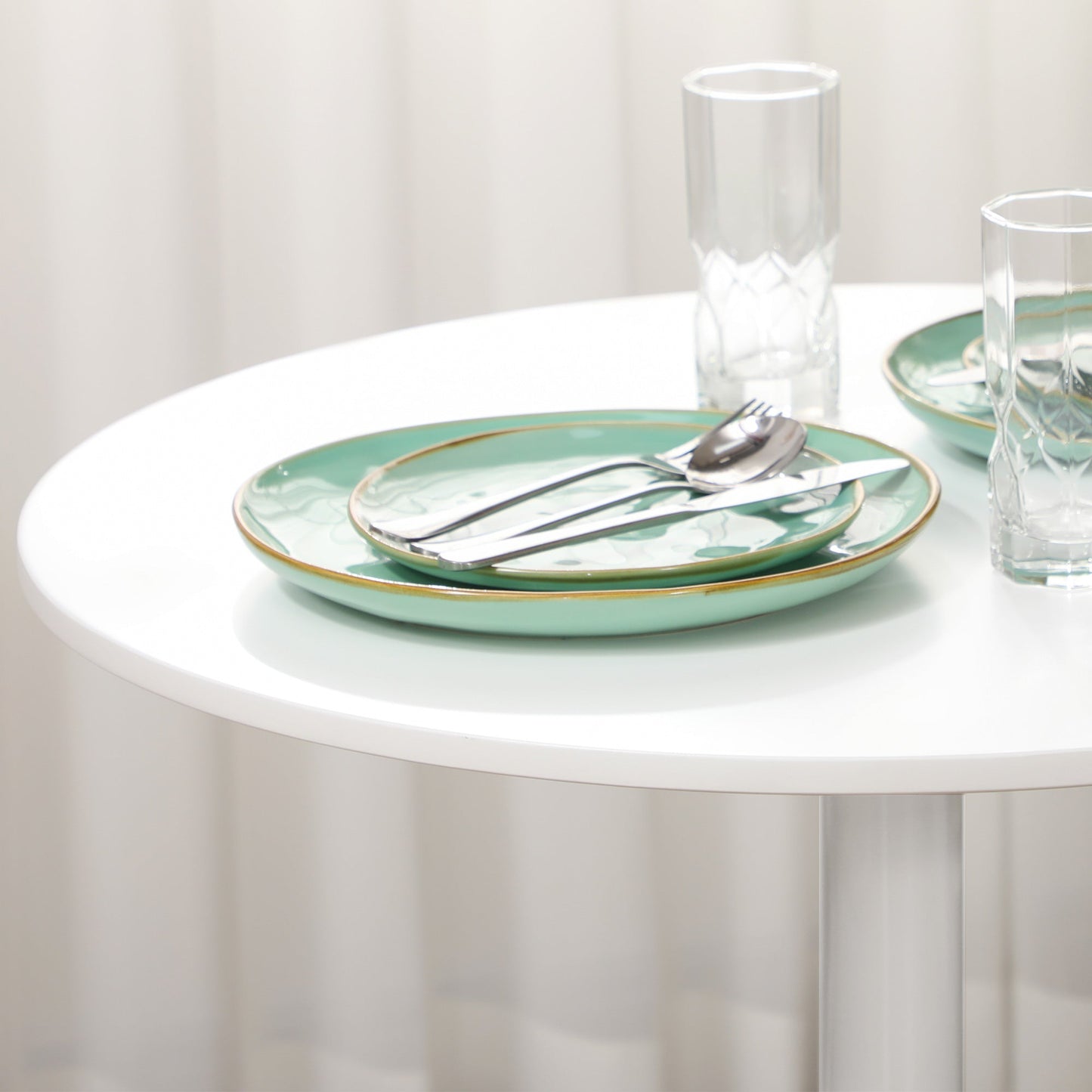 طاولة طعام بسيطة من HOMCOM، 75 ارتفاع × 70 سم، تتسع لشخصين - بيضاء