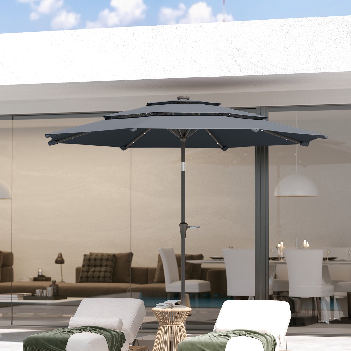 مظلة حديقة بثلاث طبقات من Outsunny مع مصابيح LED تعمل بالطاقة الشمسية، وعامل حماية من الأشعة فوق البنفسجية 30+، وآلية إمالة ومقبض كرنك، لشرفة السوق، باللون الرمادي الداكن