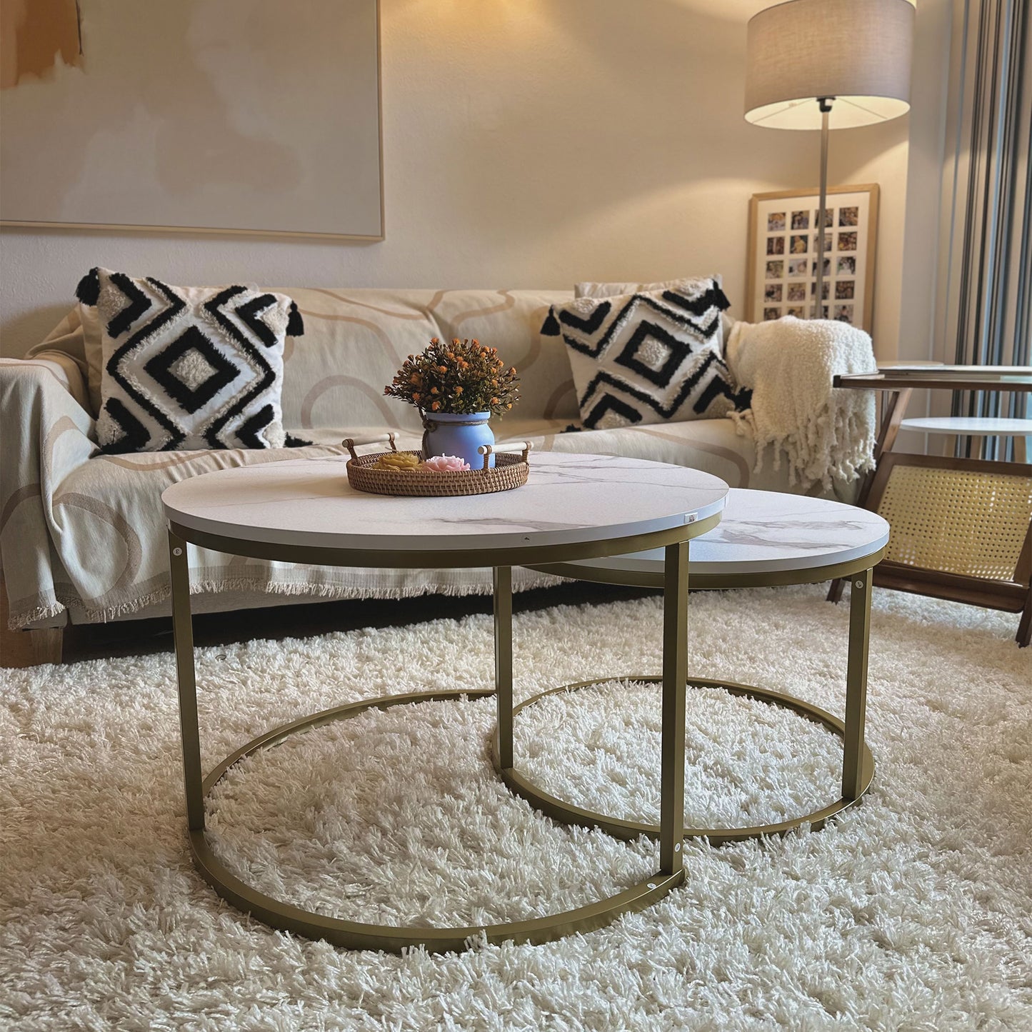 HOMCOM Coffee Table Set of 2, Round Nest of Tables with Faux Marble Tabletop and Metal Frame, Modern Side Tables for Living Room, White
